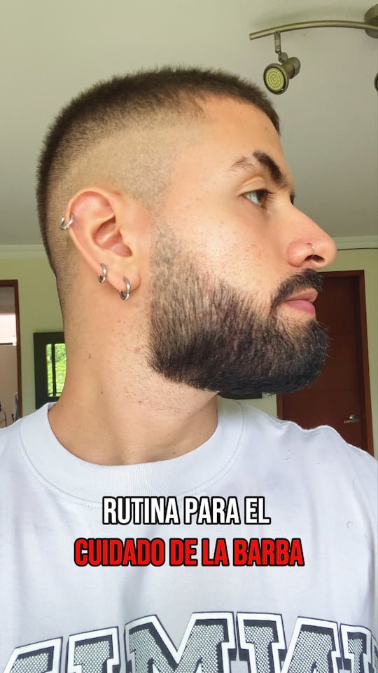 Foto de perfil de Juanes Sancocho mostrando rutina de cuidado de la barba para contenido UGC de cosméticos.